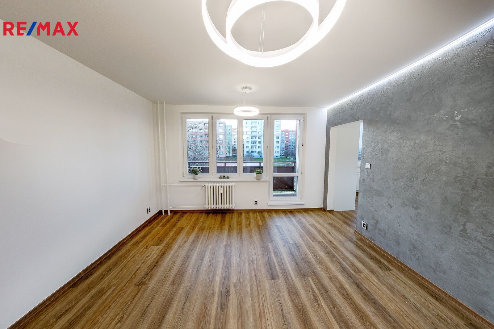 +420 604 191 744 I denisa.myslivcova@re-max.cz