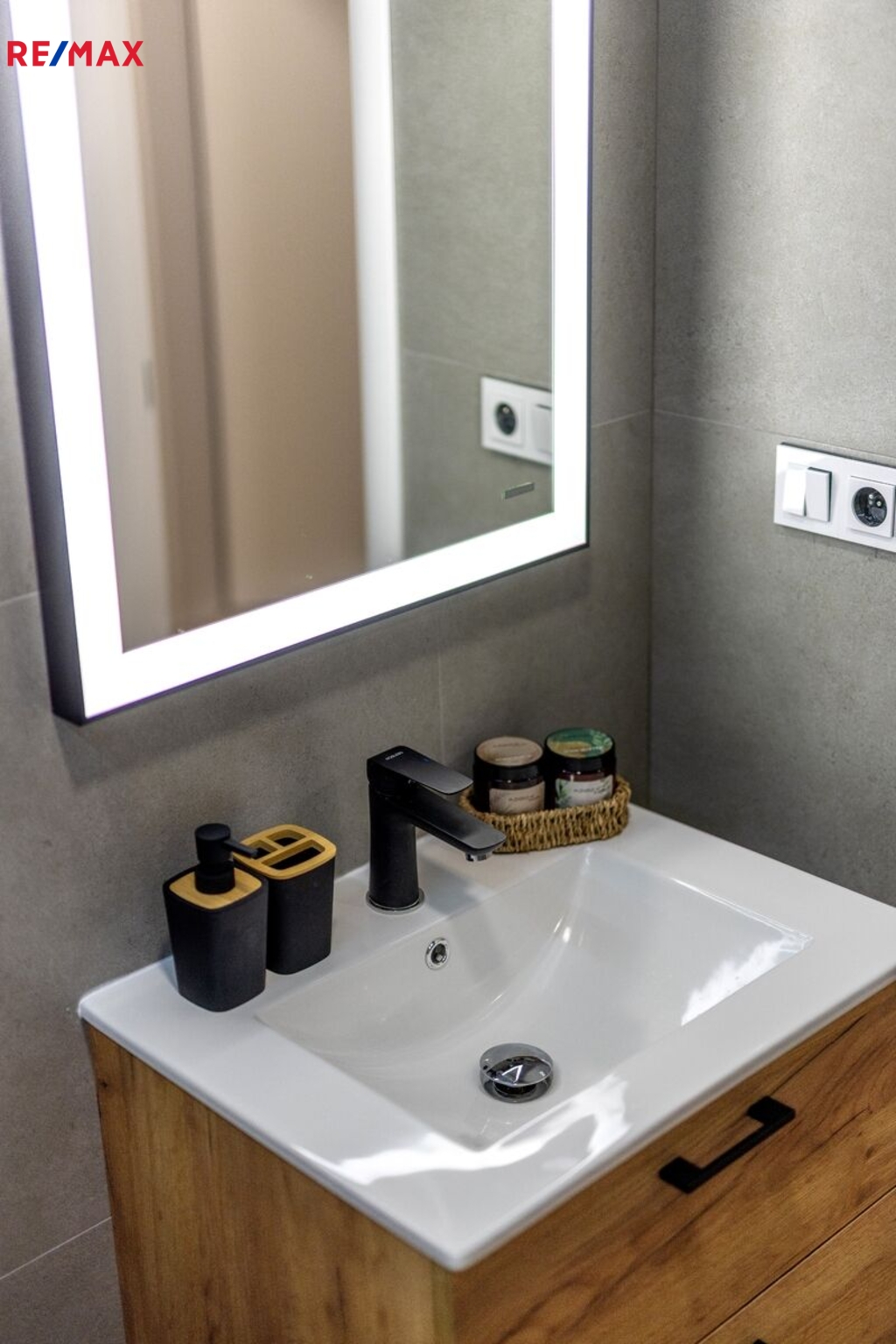 +420 604 191 744 I denisa.myslivcova@re-max.cz