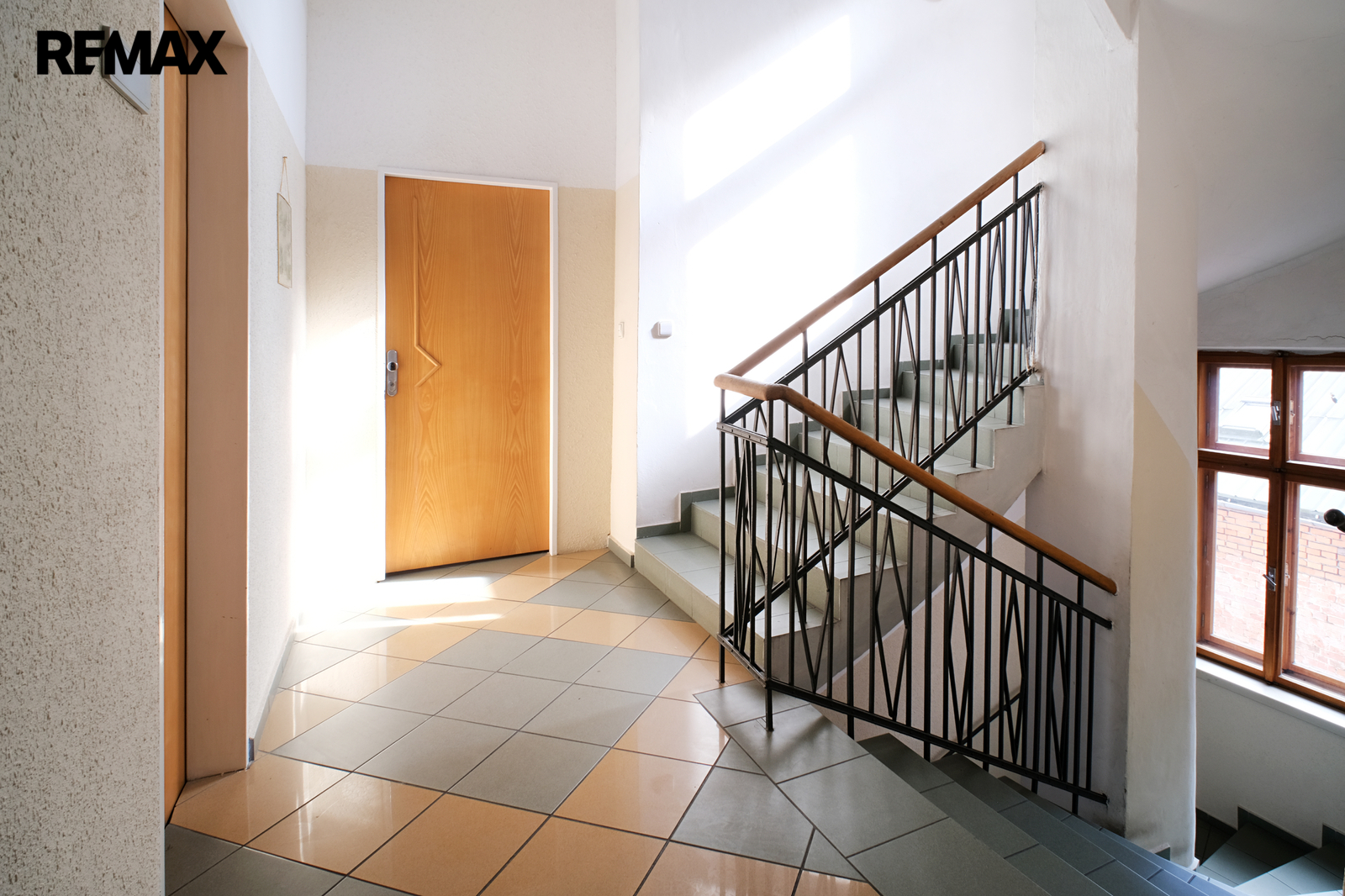 +420 604 191 744 I denisa.myslivcova@re-max.cz