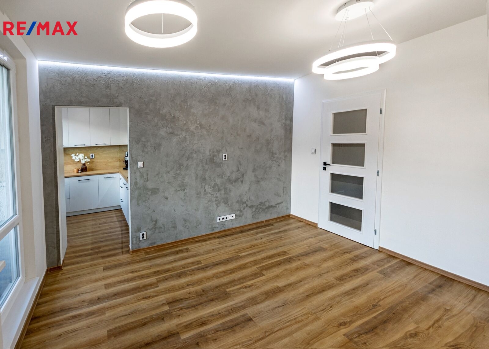 +420 604 191 744 I denisa.myslivcova@re-max.cz