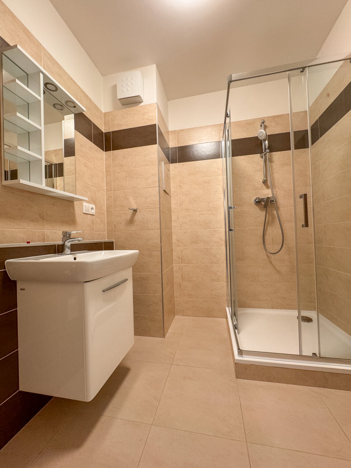 koupelna se sprchovým koutem