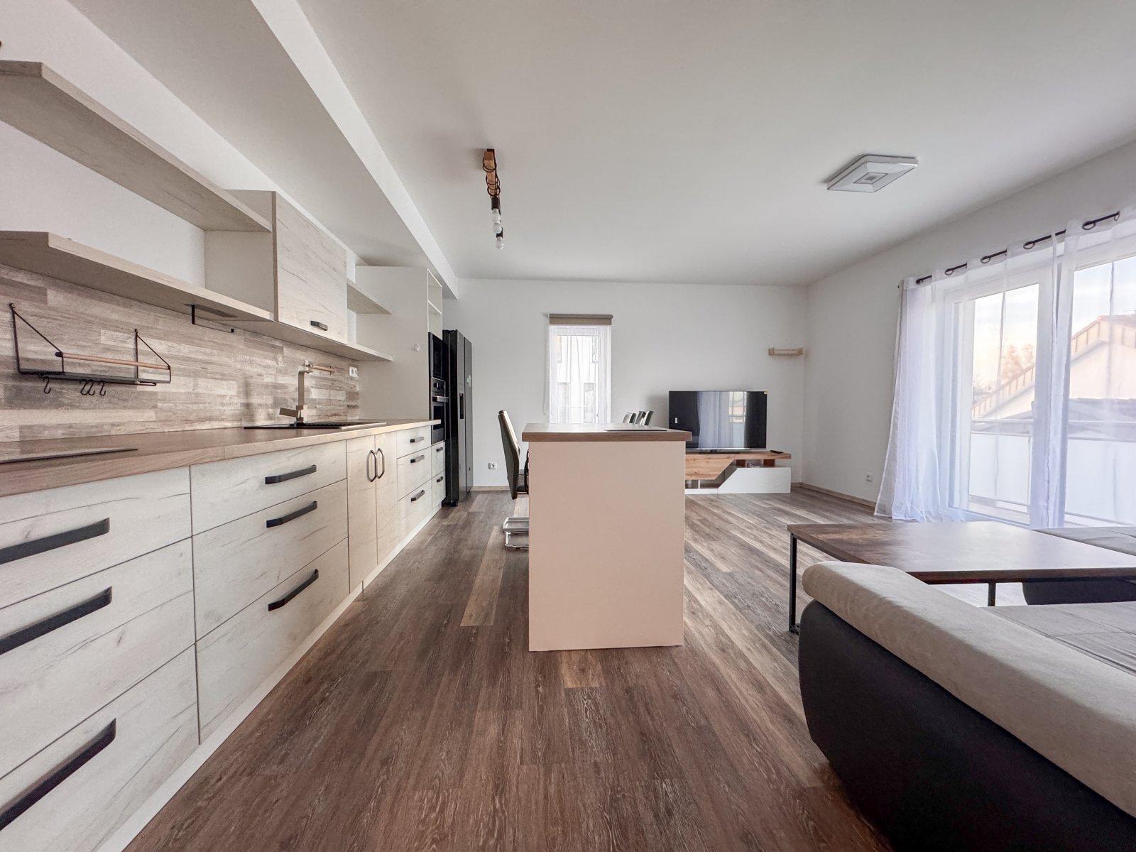 obývací pokoj s kuchyní