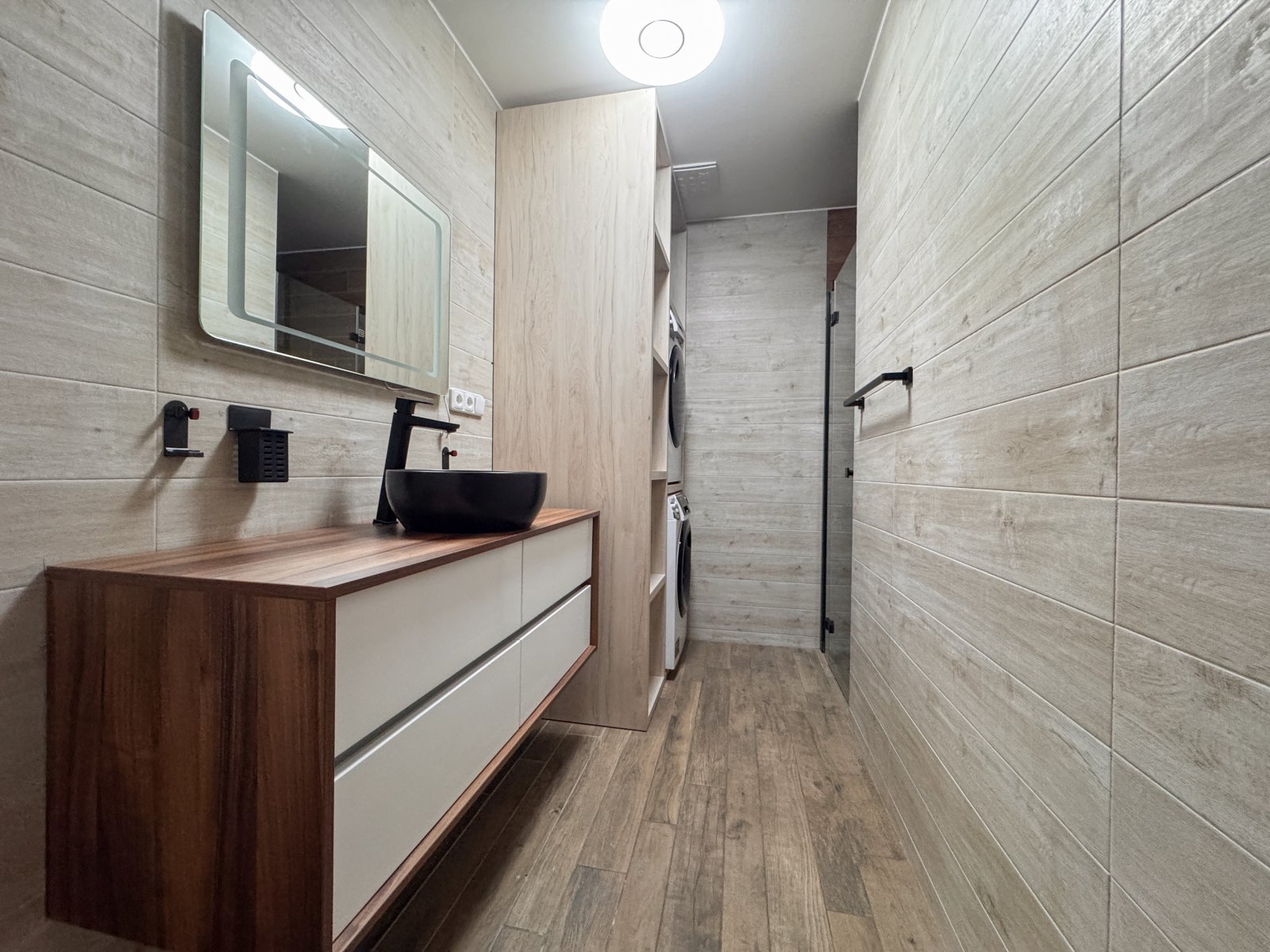 koupelna se sprchovým koutem