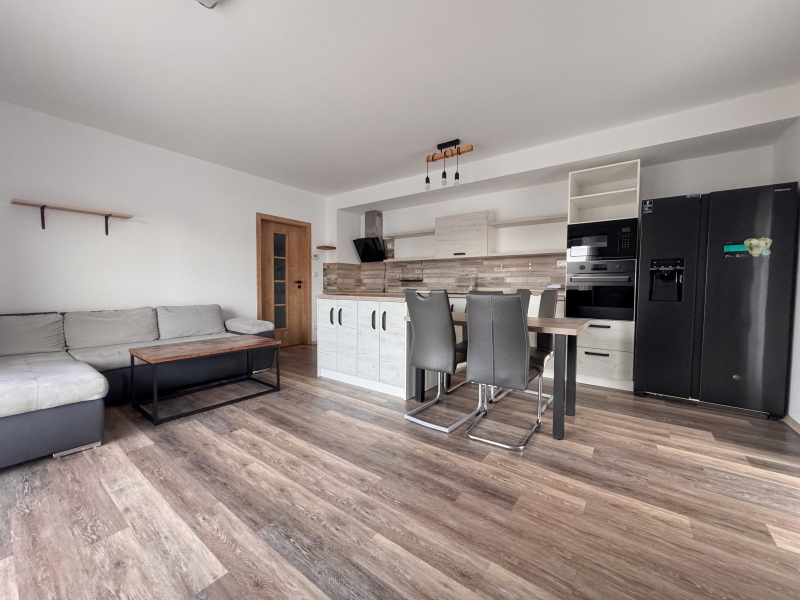 obývací pokoj s kuchyní