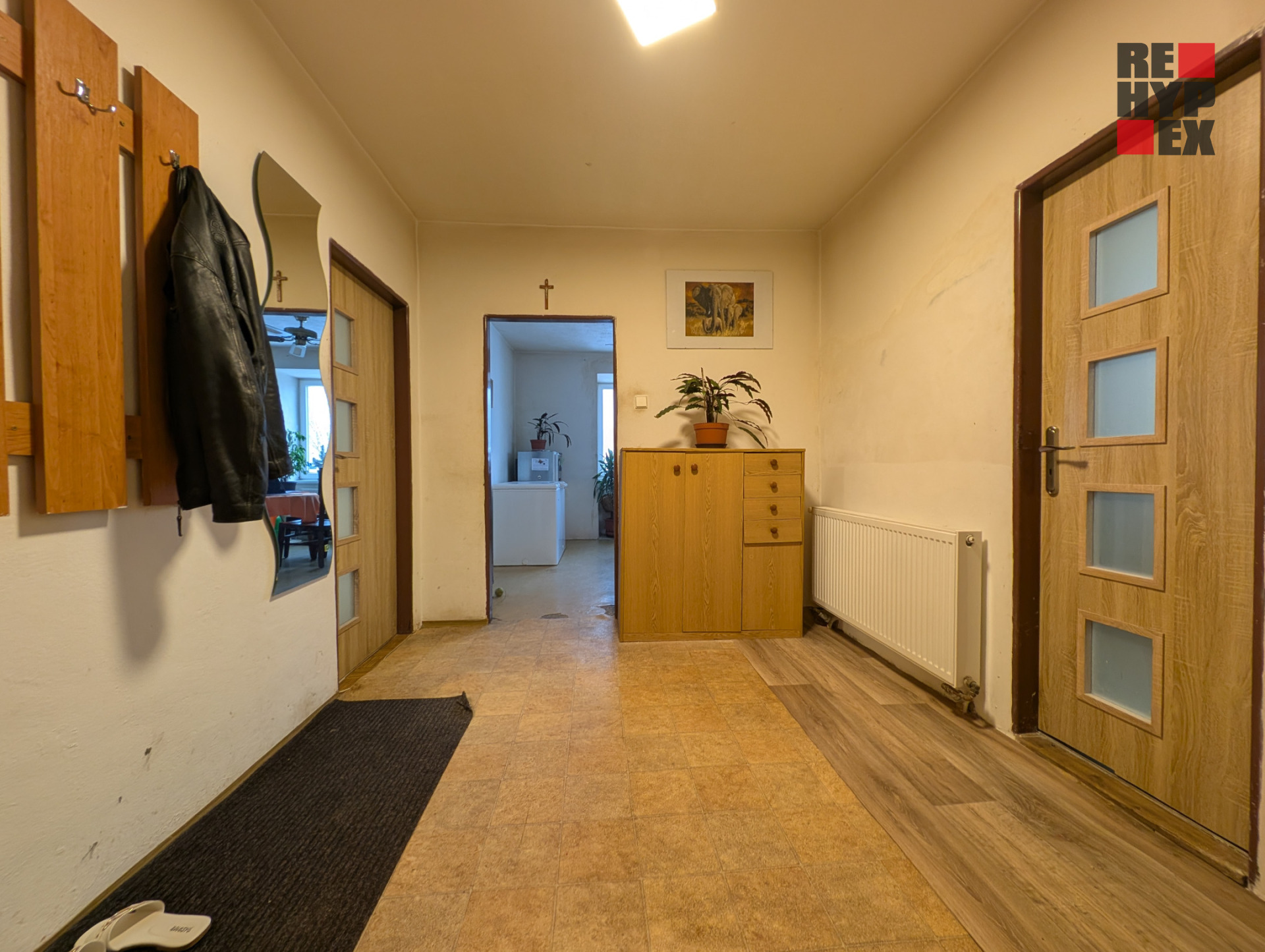 Fotografie pokoje ze které byly smazány osobní věc