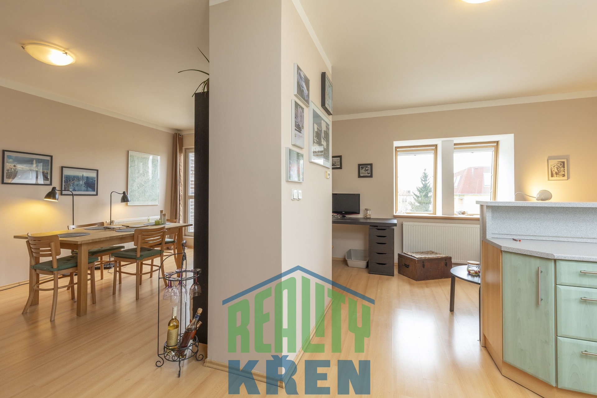 obývací pokoj s kuch. koutem