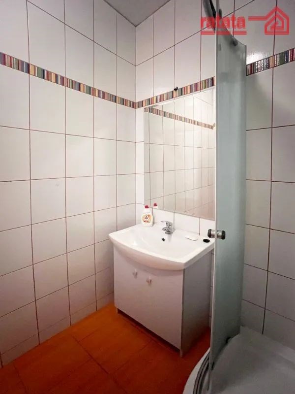 vana s stěna dlaždic