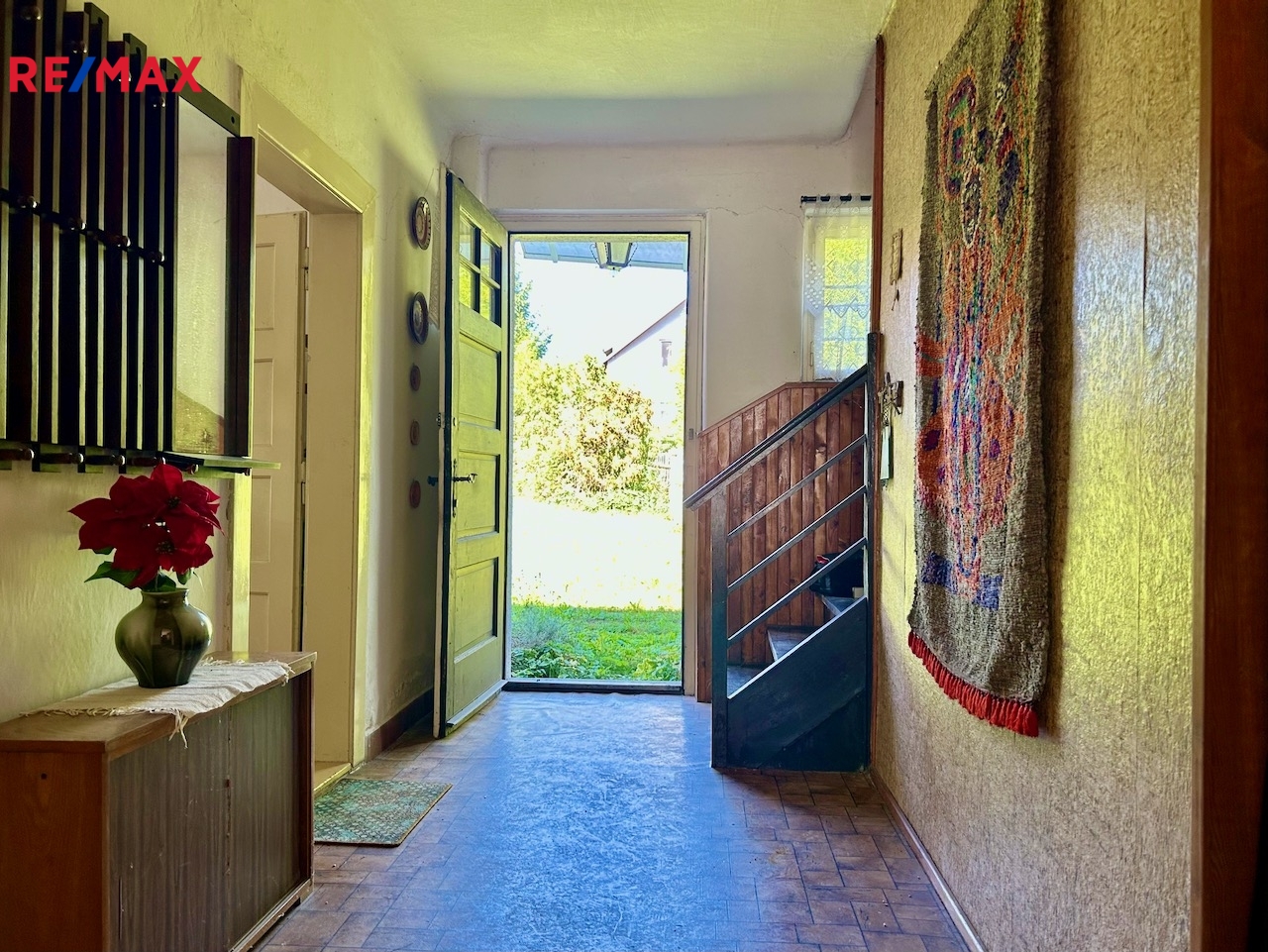 Velký RD se stodolou