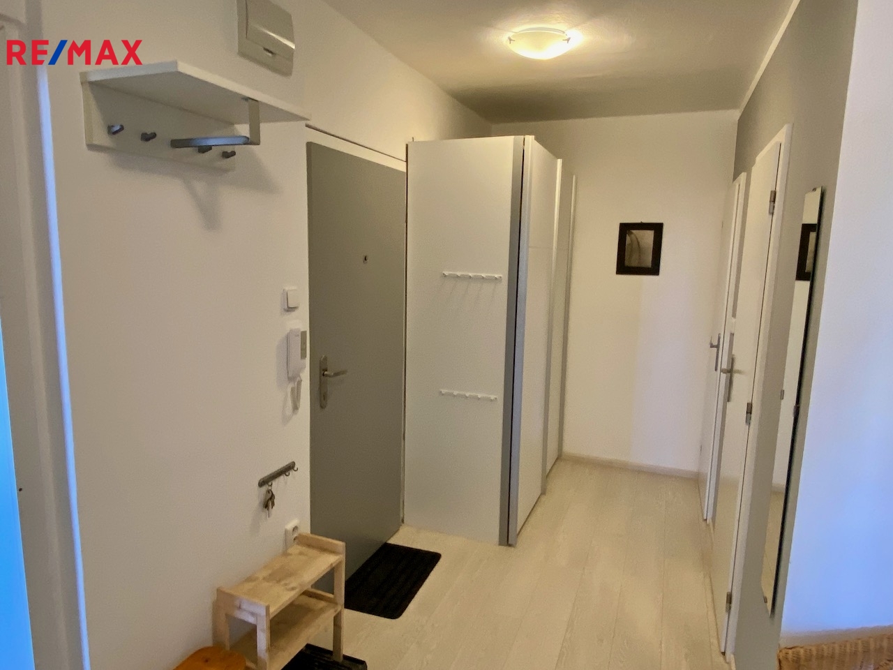 Vestavěná skříň