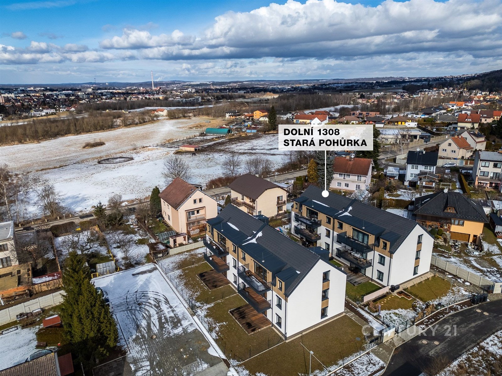 Bytový dům a okolí