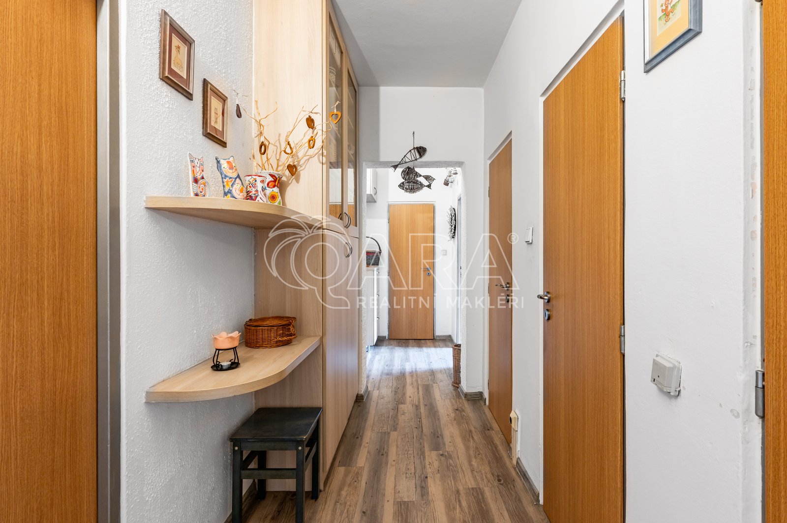 nový nábytek v předsíni