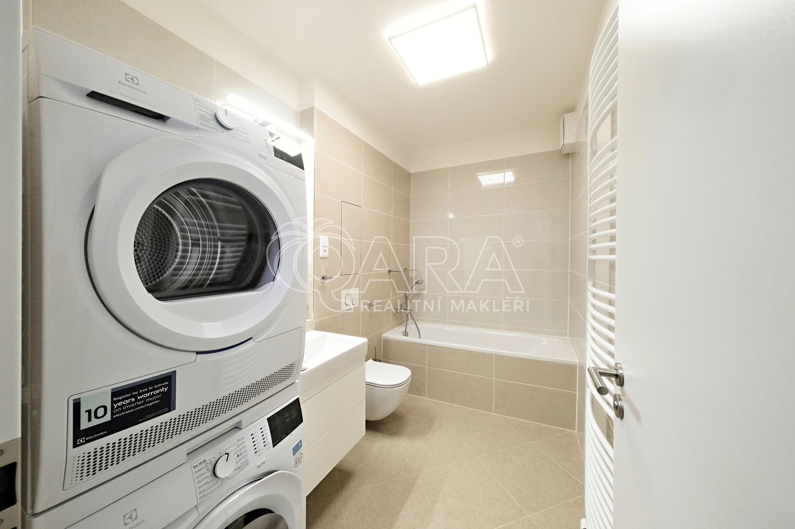 Koupelna s vanou a WC