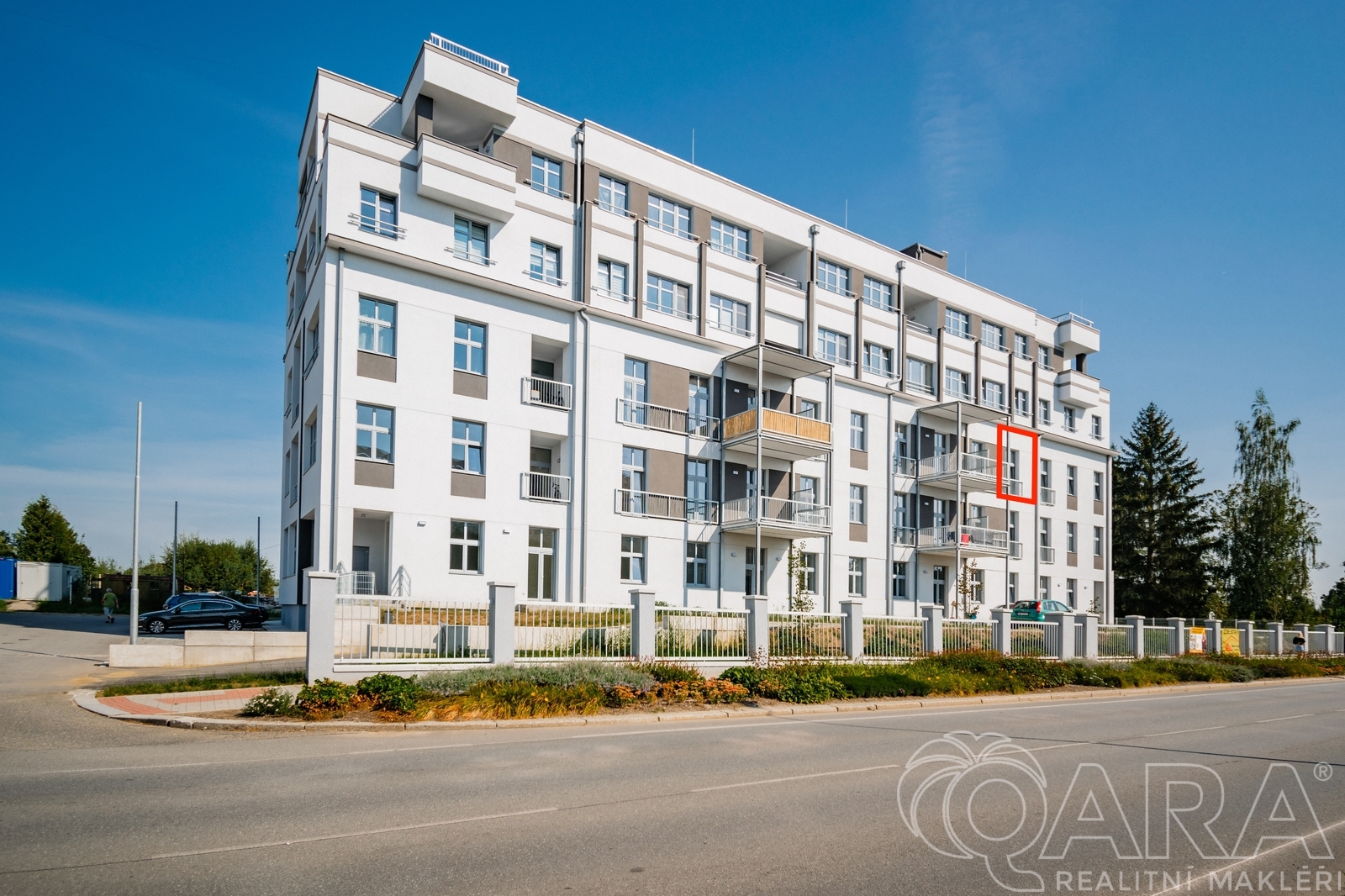 Pohled na přední část budovy