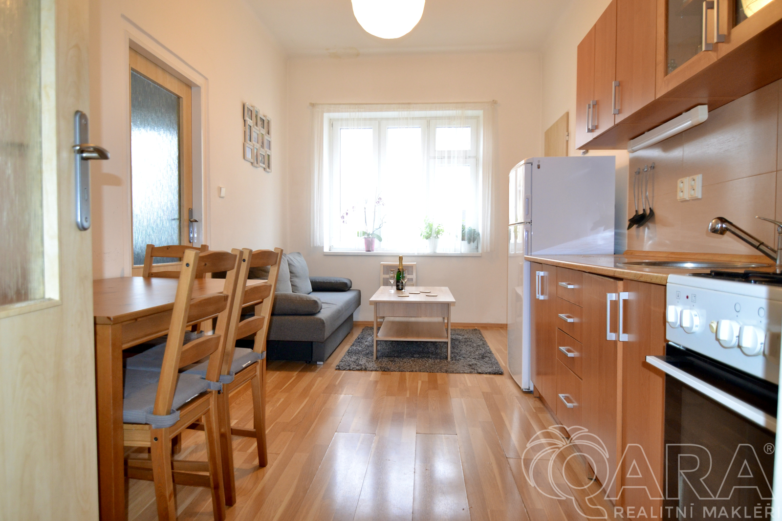 První pokoj včetně kuchyně