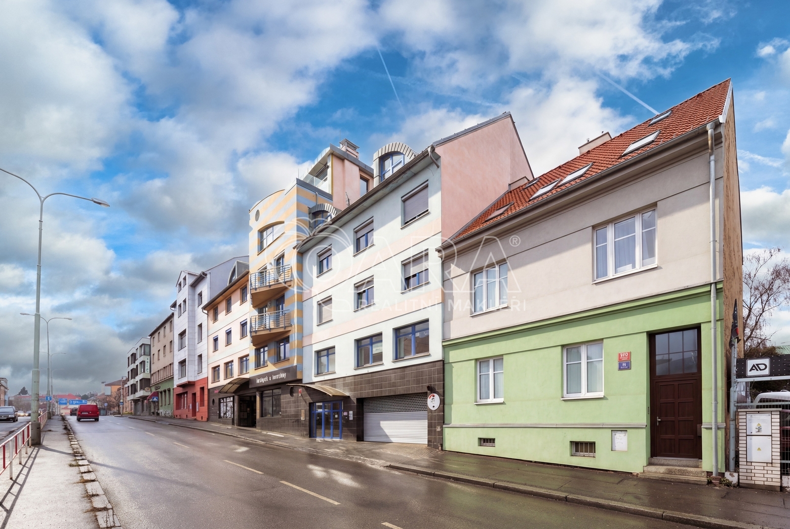 Pohled na budovu z ulice