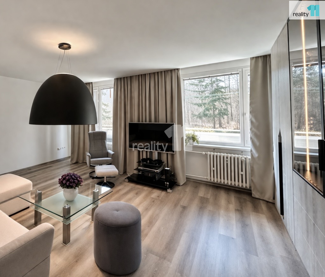 zařízený obývací pokoj