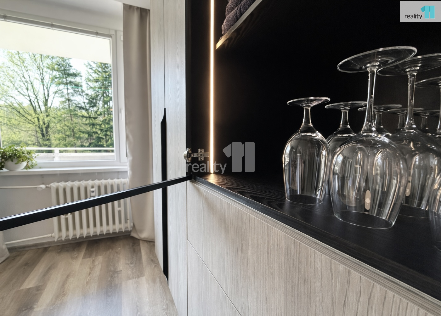 vestavěná obývací stěna