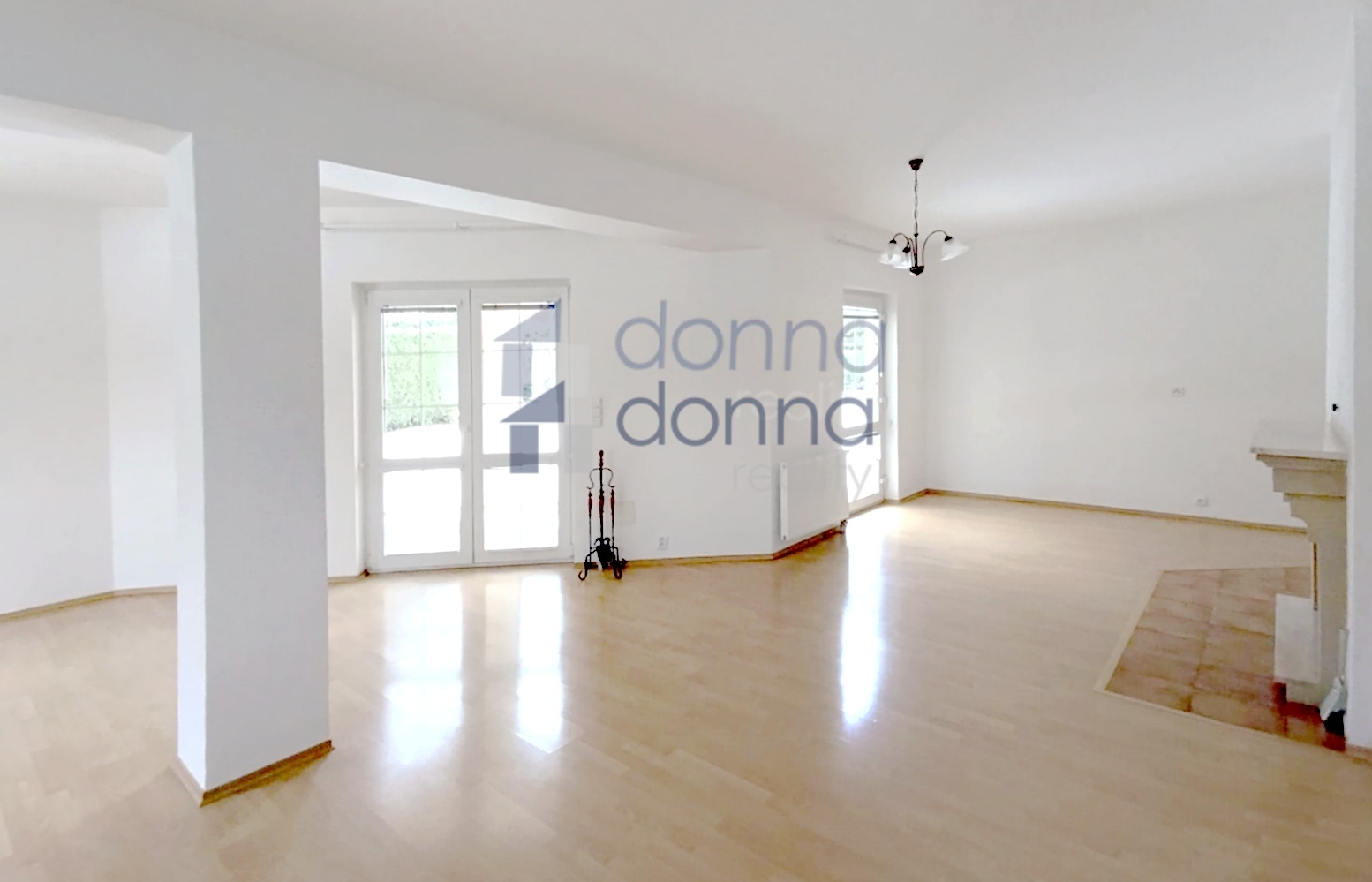 Pronájem rodinného domu 251 m² – pohled 2