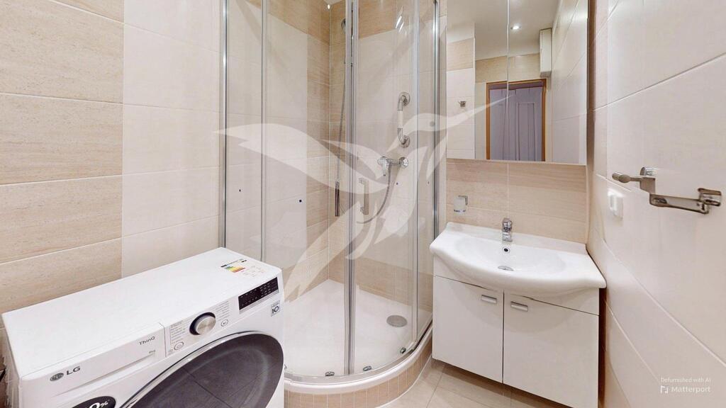 Byt-c-6-Elisky-Krasnohorske-5-Plzen-Bathroom-Defurnished.jpg