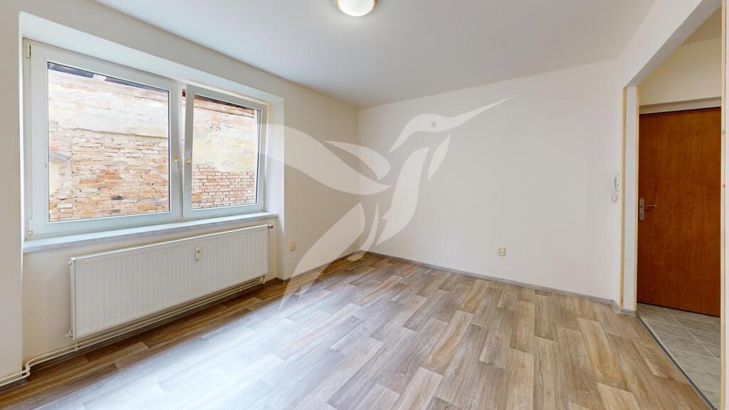 Byt-c-4-Prukopnicka-78-Zbuch-Bedroom.jpg