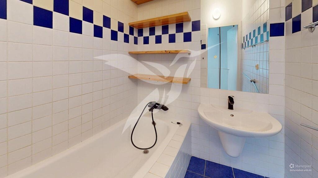Byt-c-1-31-Sokolovska-89-Plzen-Bathroom-Defurnished.jpg