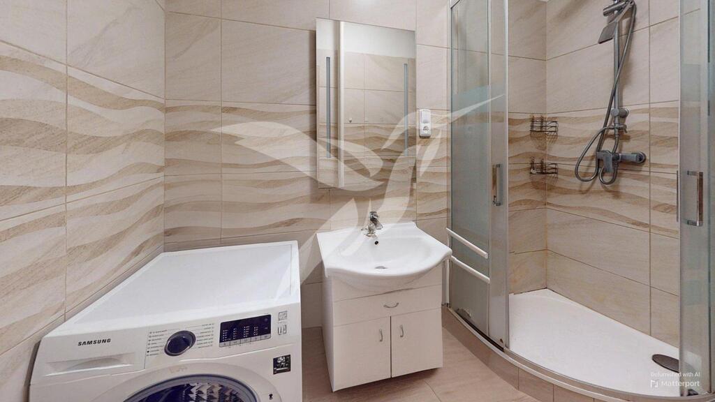 Byt-c-6-Na-Celchu-12-Plzen-Bathroom-Defurnished.jpg
