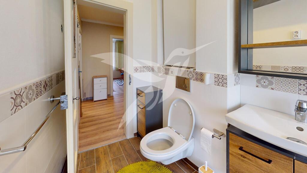 Byt-c-2-31-Ruska-345-Holysov-Bathroom.jpg