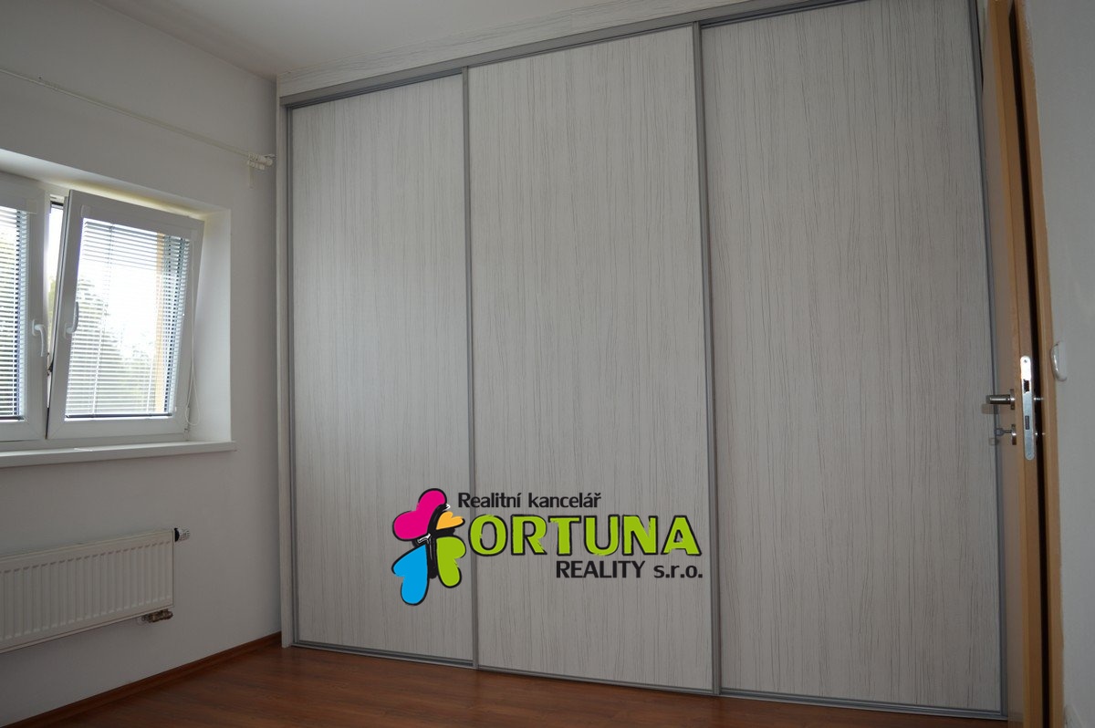 Druhá ložnice skříň