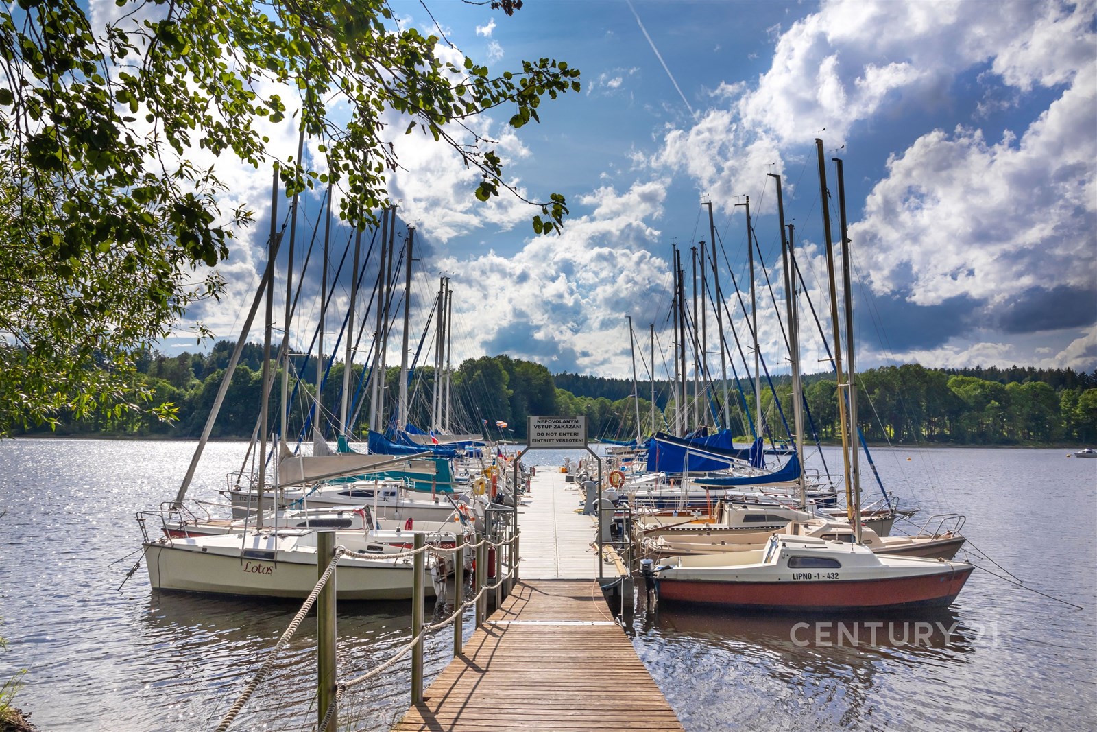 Přístaviště u areálu