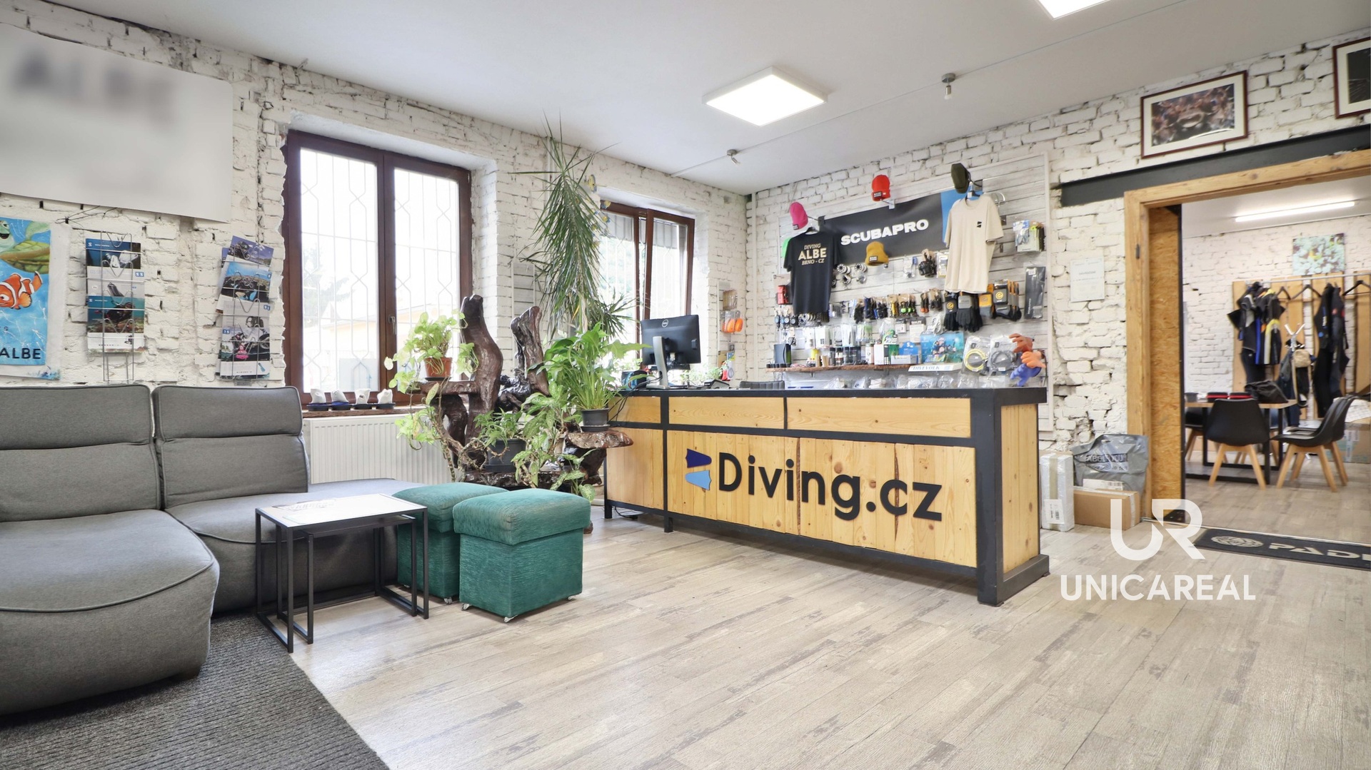 Pronánej komerce, Brno, Dukelská třída (8)