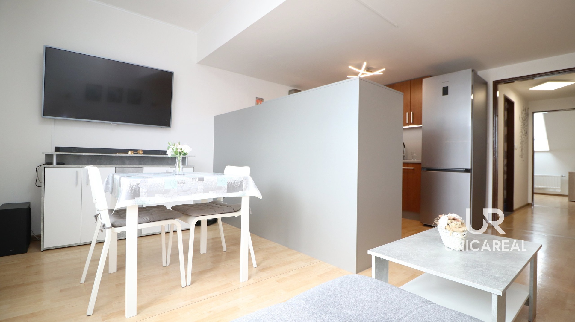 Obývací prostor s kuchyní 01