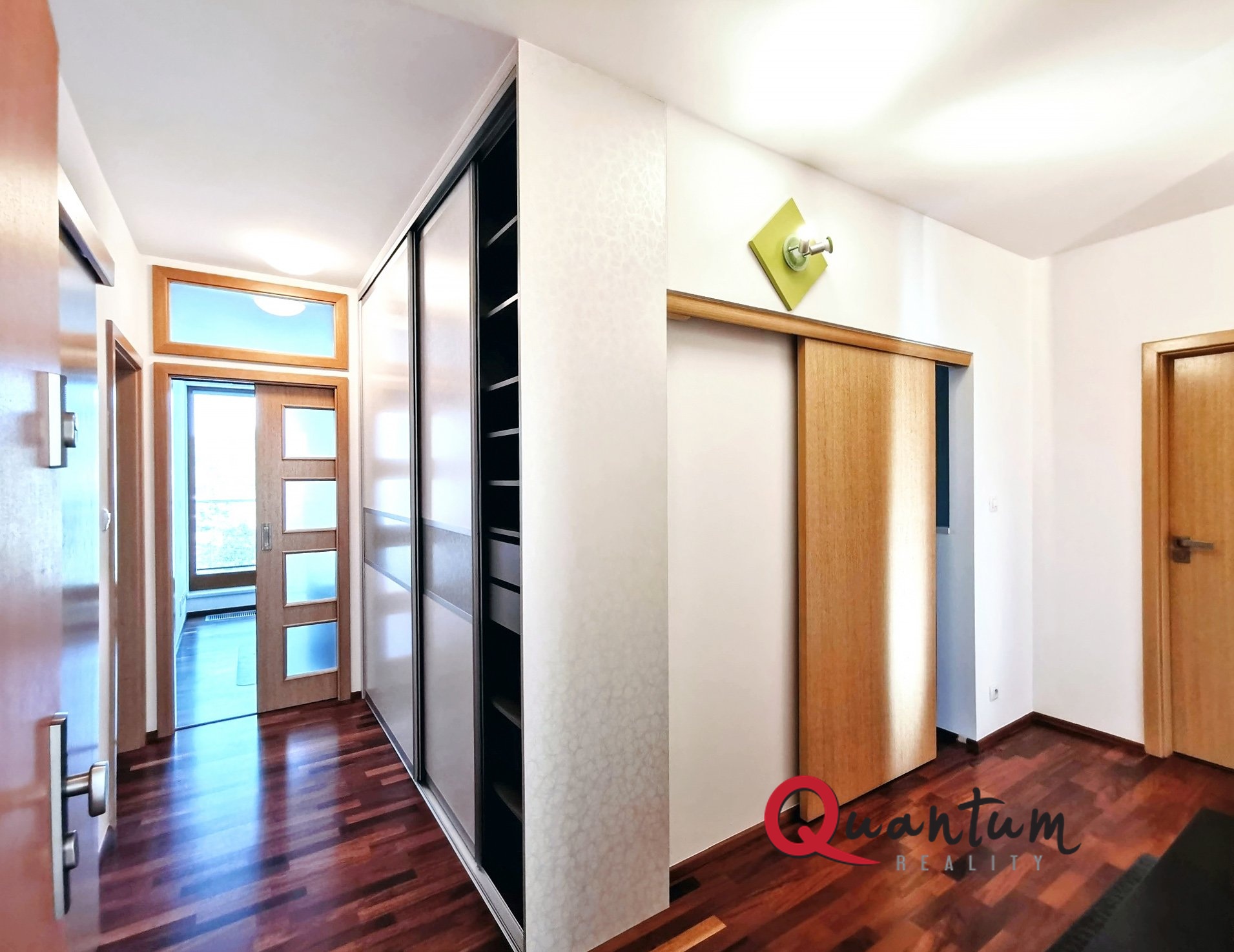 pronajem-bytu-4-kk-99-m2-terasa-12-m2-garaz-praha-