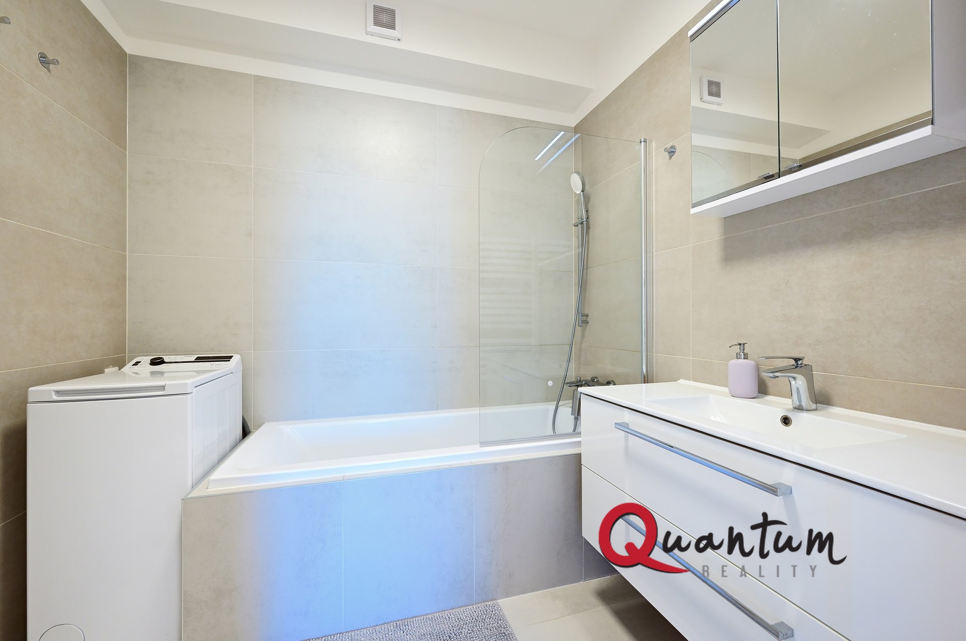 DSC_4421_00001_2_00001_3_00001_4_00001_x