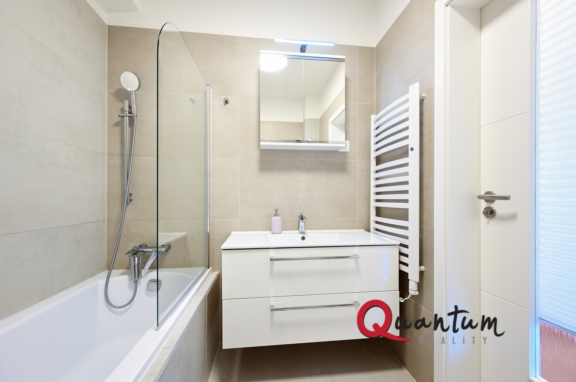 DSC_4426_00001_7_00001_8_00001_9_00001_x