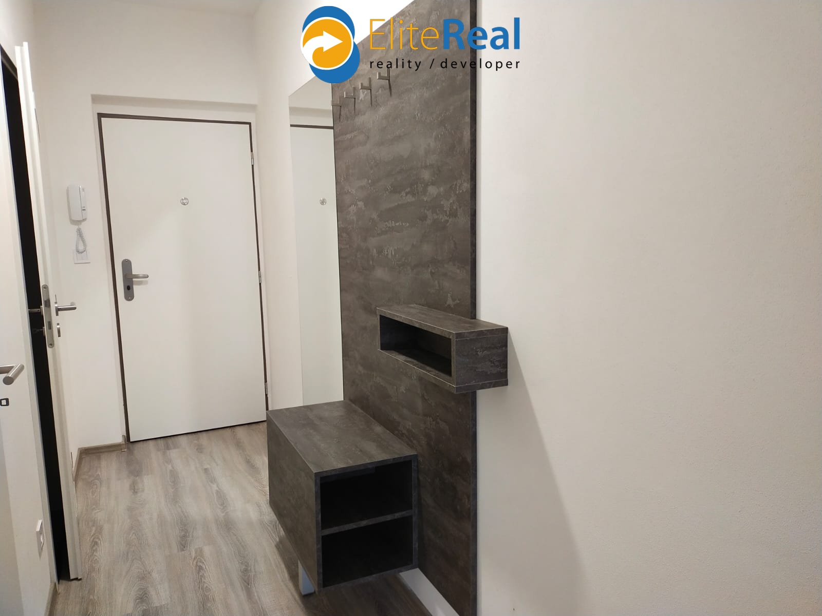 59f82716-dbbc-42b7-8049-8fd225173866