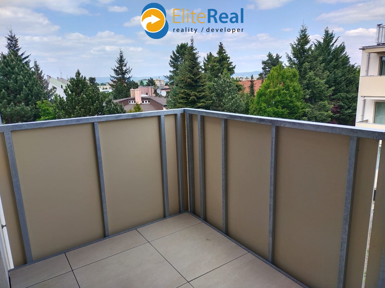 4b306c72-07af-4821-9c9c-4b2f4403c216