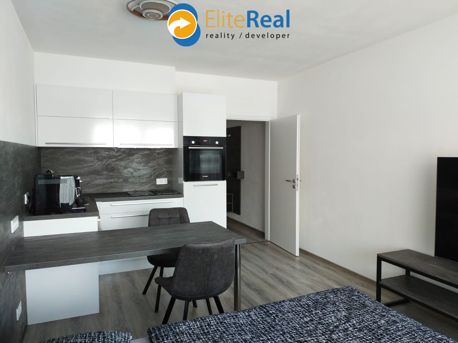 b2810c6f-5671-4136-8f8b-1c76550bab6c