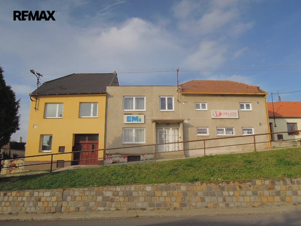 Pohled z hlavní silnice