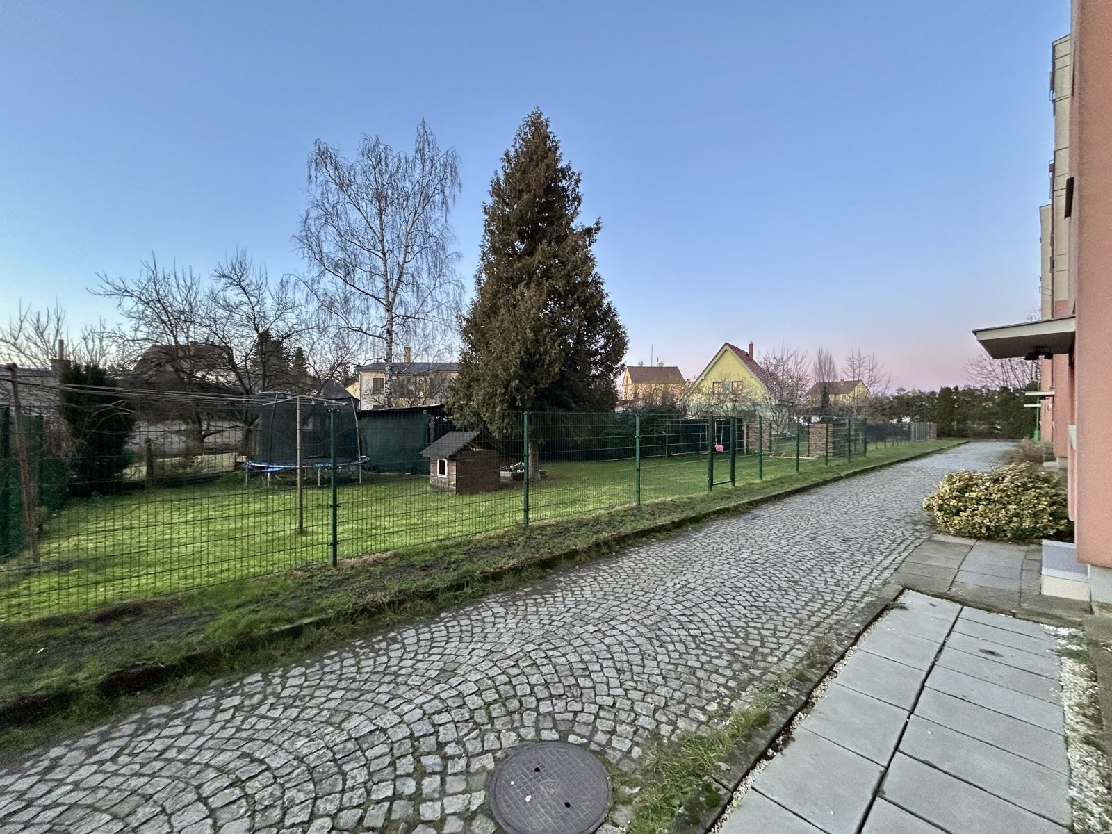 12 spolecna zahrada pro 3 vchody domu foto 1.jpeg