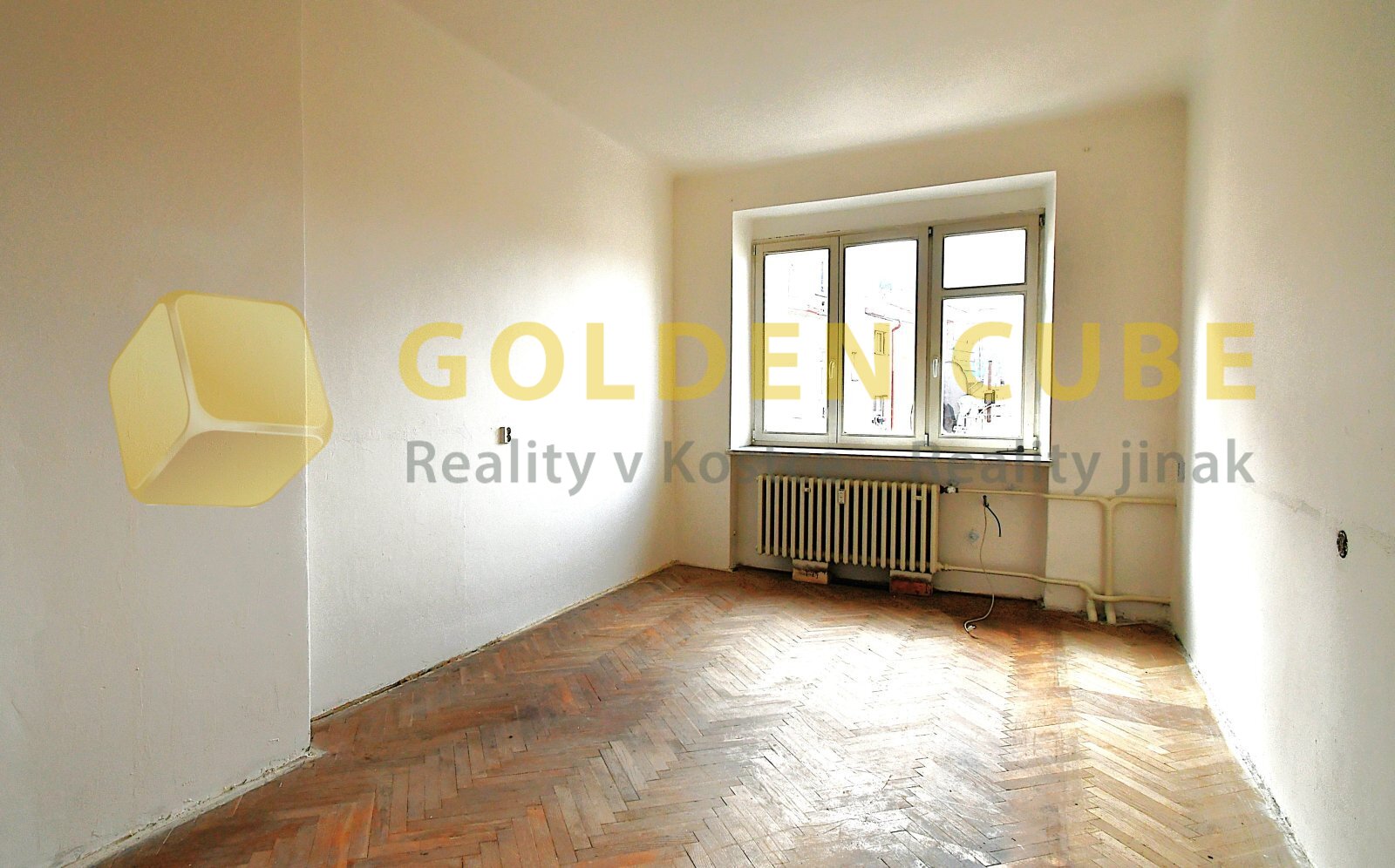 12-Obývací pokoj - pohled od dveří.JPG
