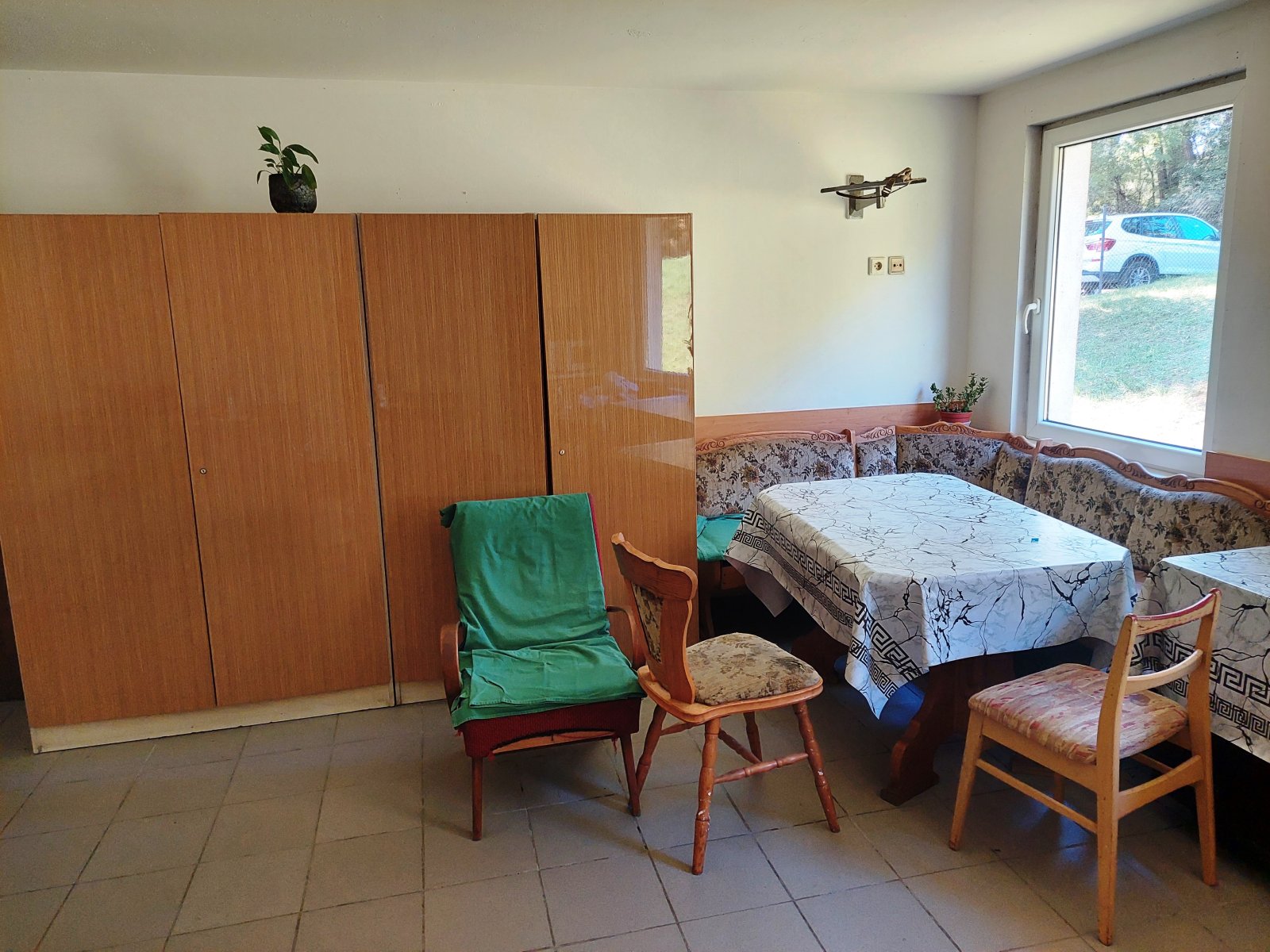 společenská místnost, kuchyňská linka, jídelna