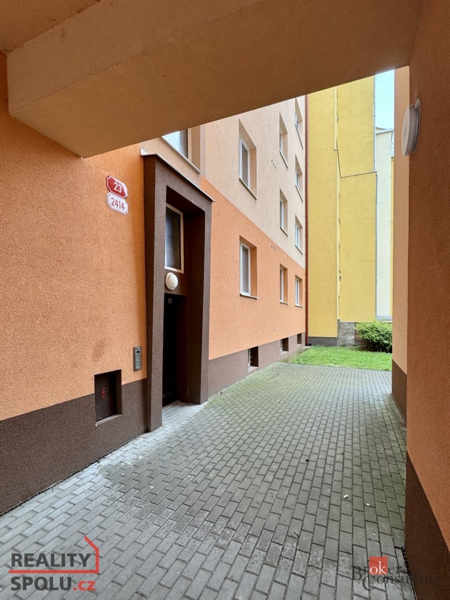 73943-772379