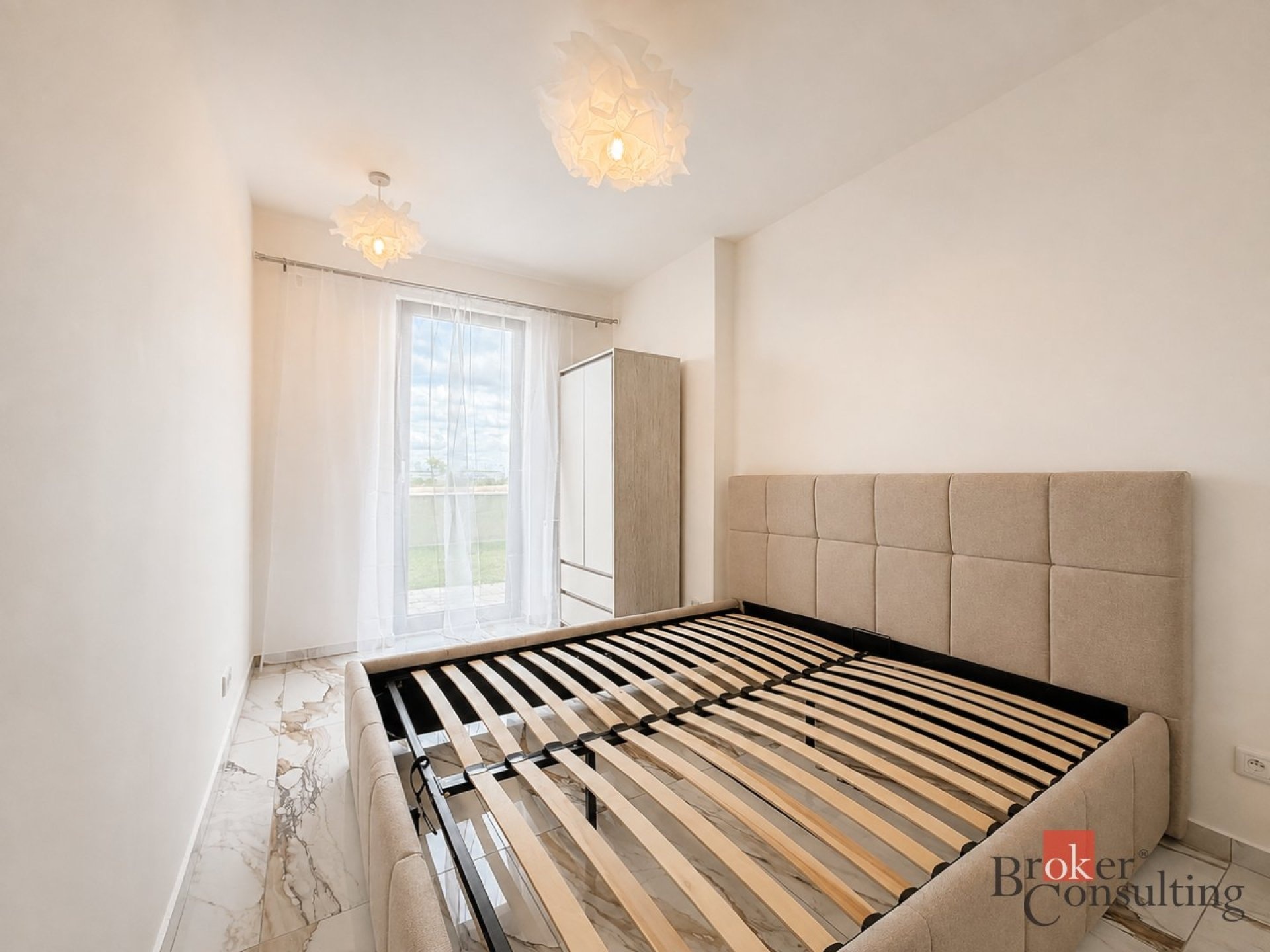89949-968594