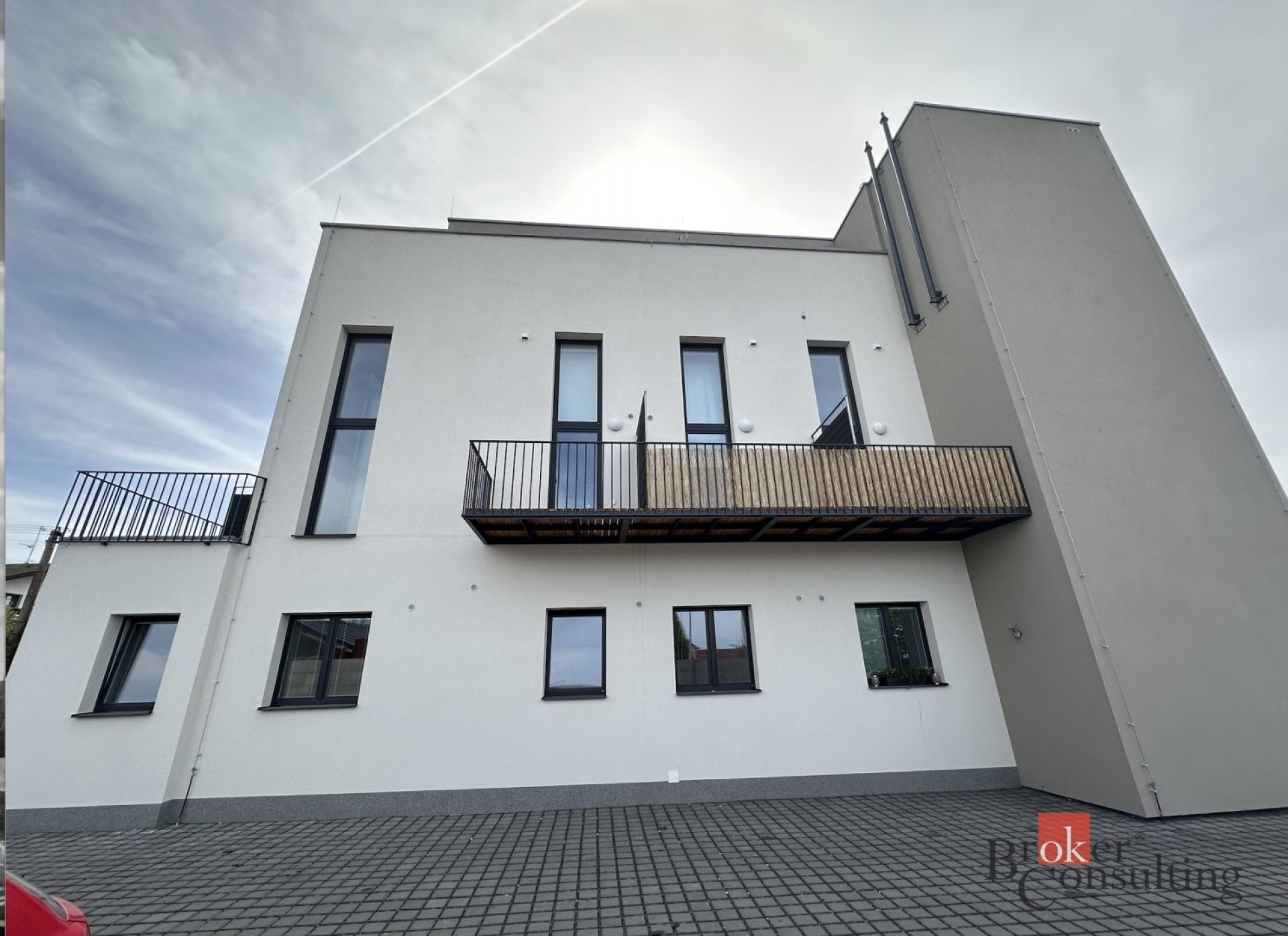 84380-907587