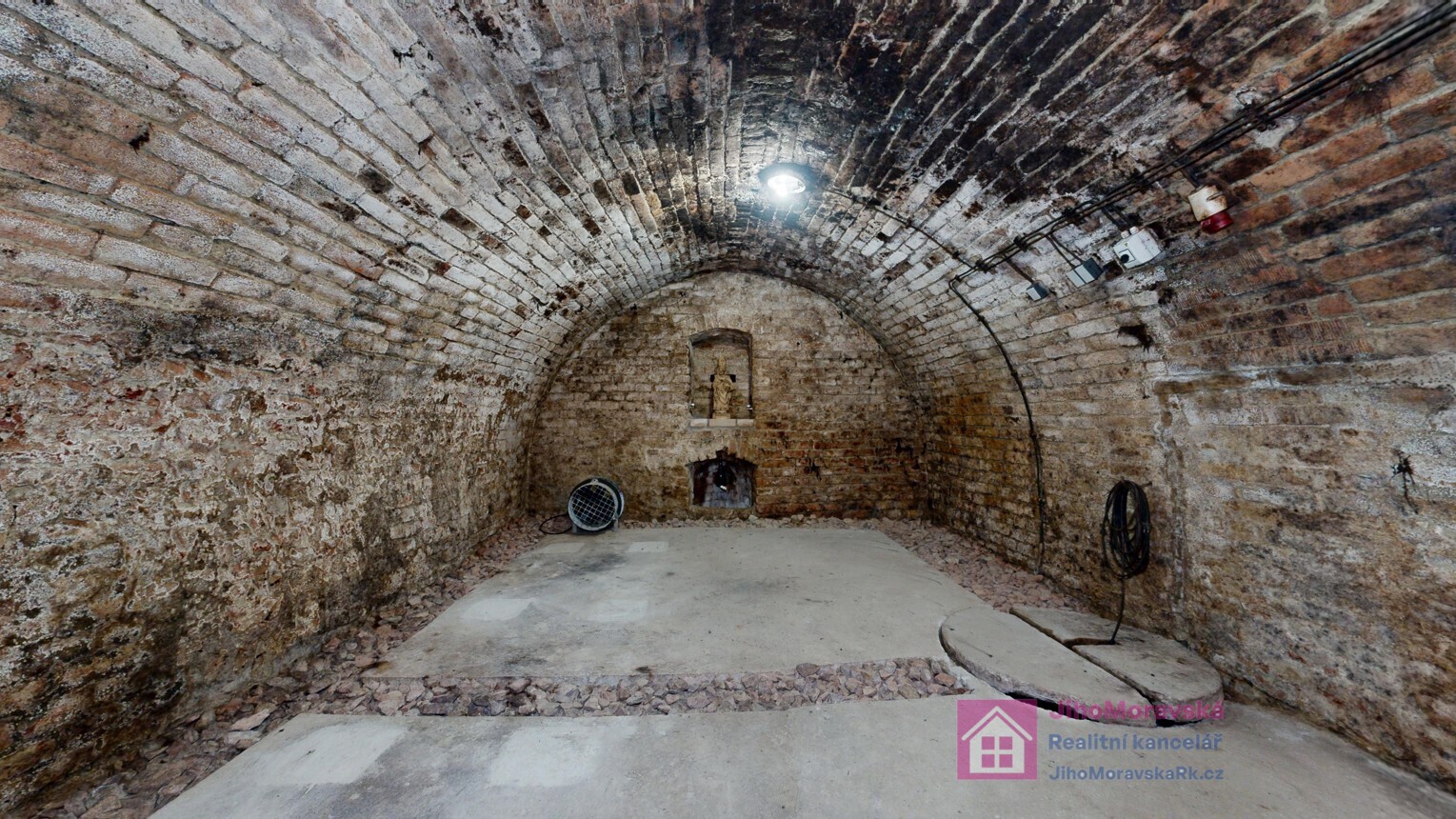 foto _ Vinný sklep, V.B _ 23.jpg