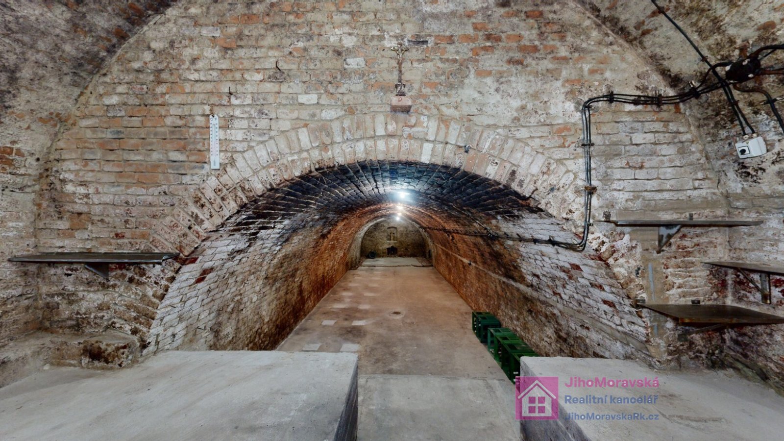 foto _ Vinný sklep, V.B _ 17.jpg