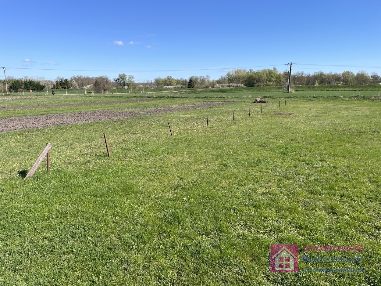 P _ pozemek, Poštorná _ 4.JPG