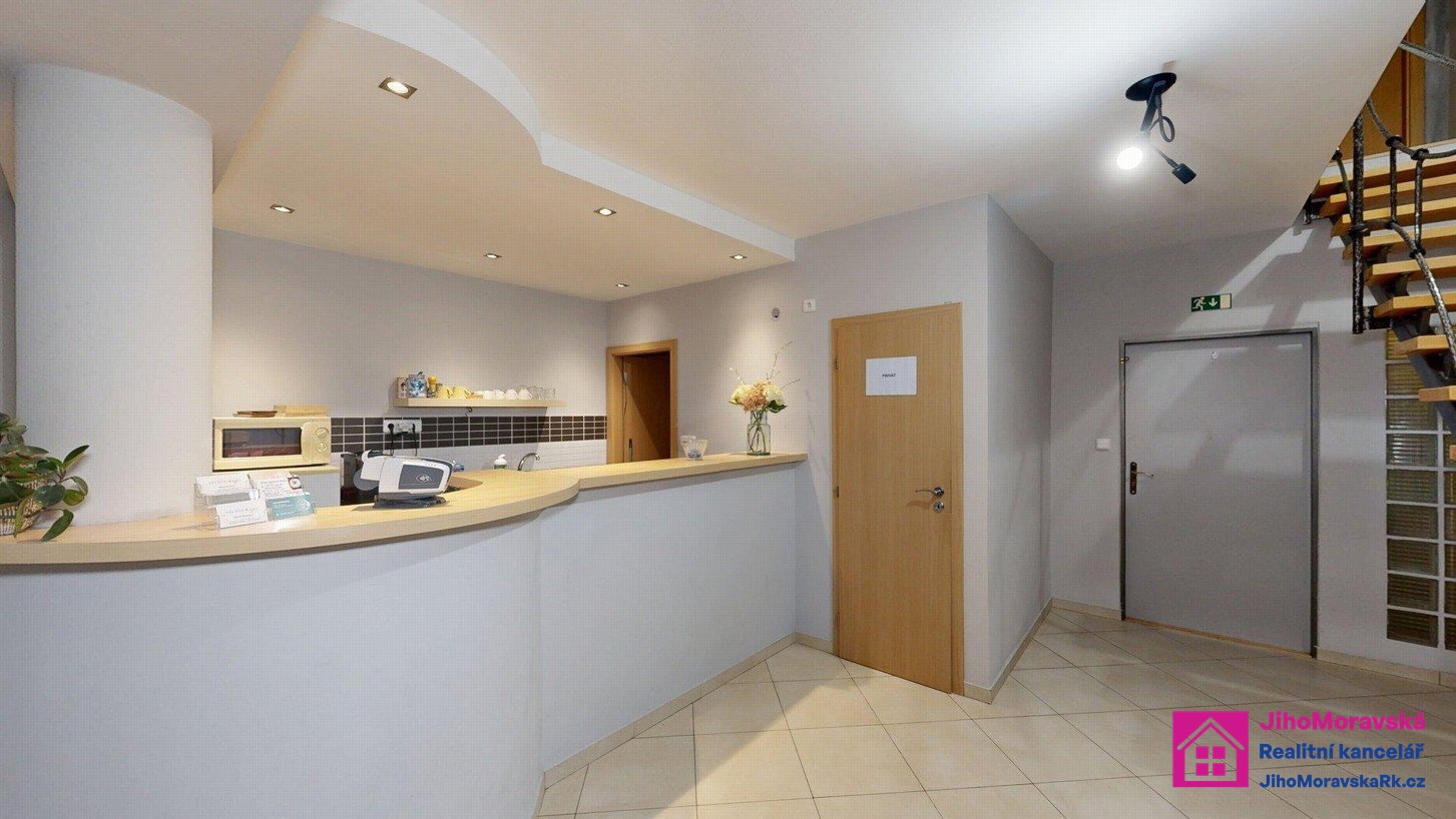 N _ kadeřnické křeslo _ Břeclav - 6