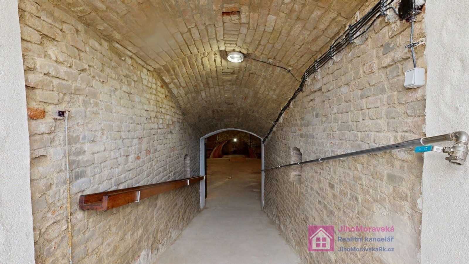 foto _ Vinný sklep, V.B _ 8.jpg