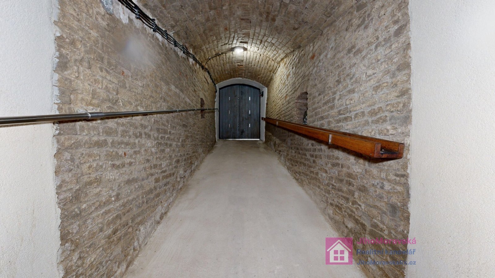 foto _ Vinný sklep, V.B _ 10.jpg